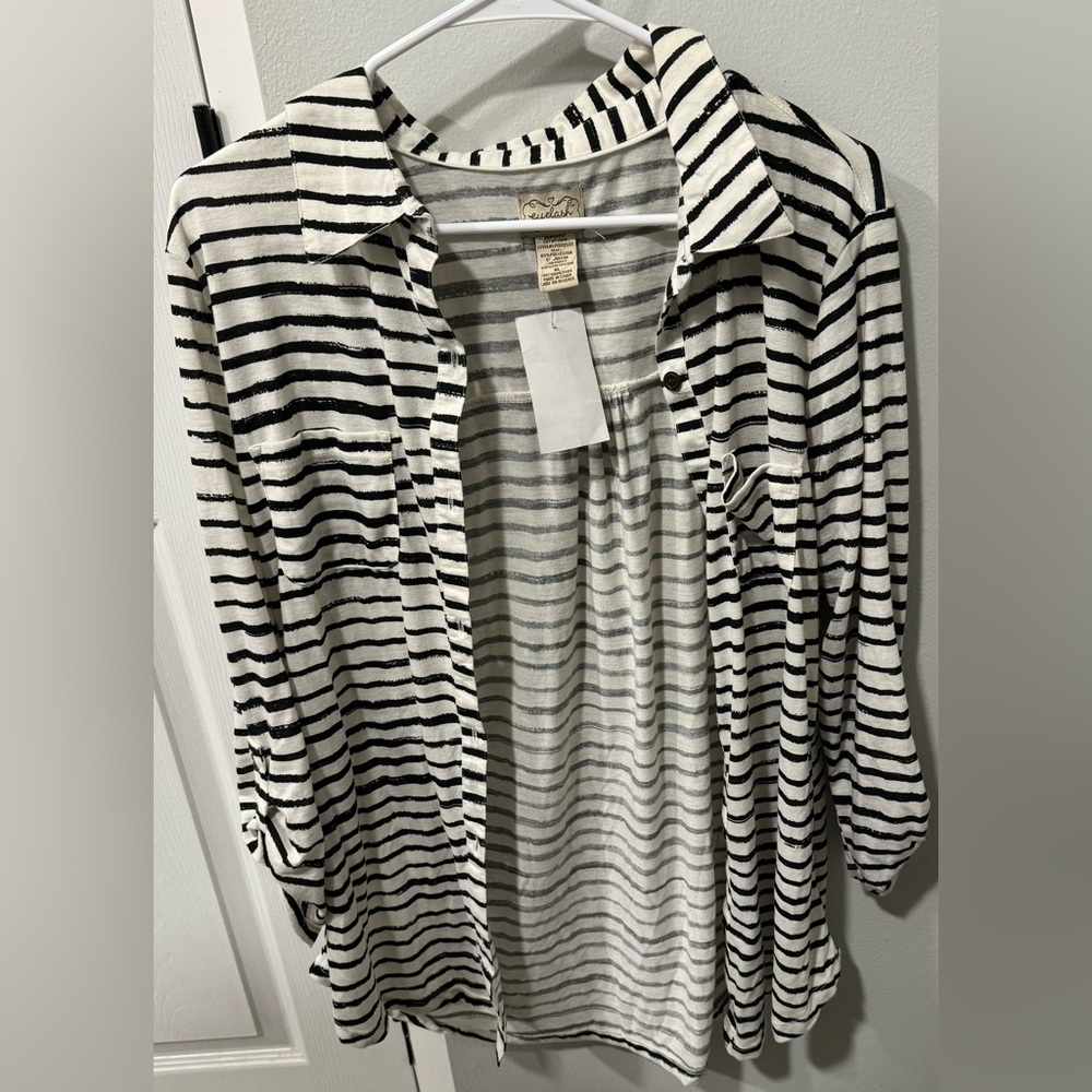 Black & White Striped Button Down Shirt XL